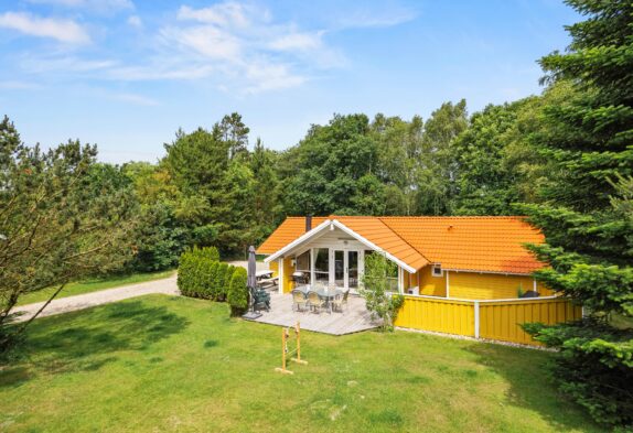 Charmerende sommerhus i Jegum Ferieland til 6 personer og 1 hund