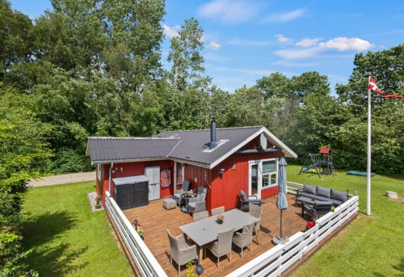 Familievenligt sommerhus idyllisk beliggende i Jegum