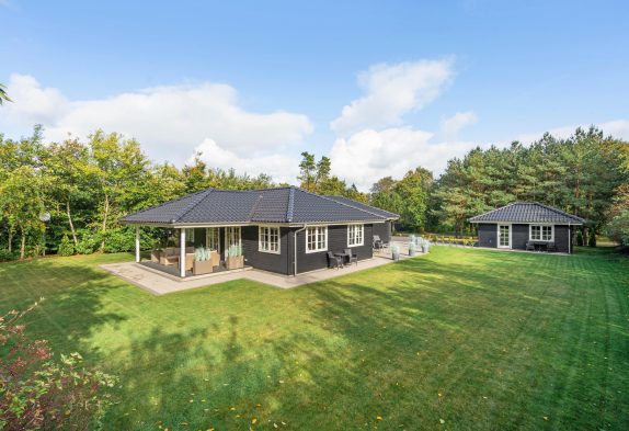 Schickes Ferienhaus mit Whirlpool und Sauna