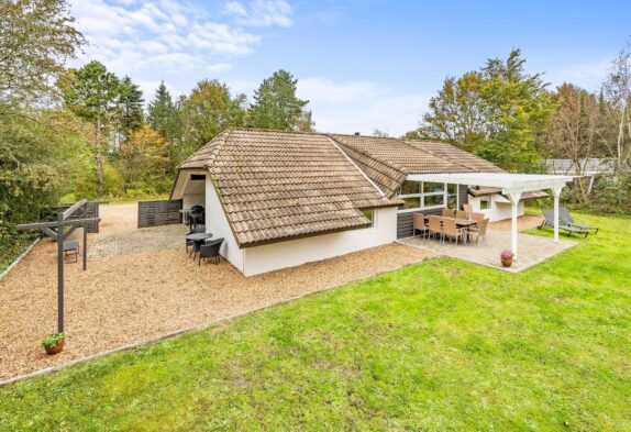 Sommerhus med pool til 8 personer i Jegum Ferieland