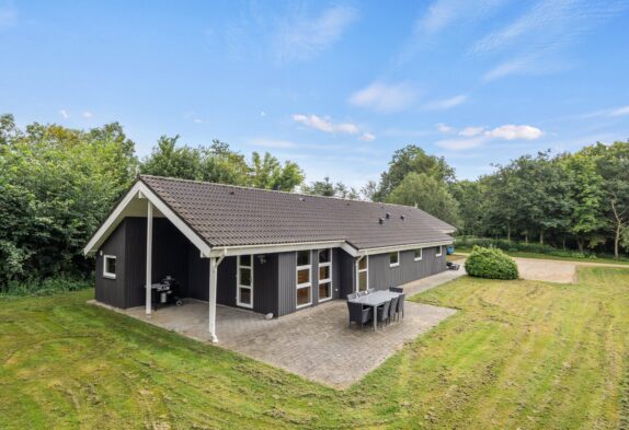 Charmerende sommerhus til 8 personer i Jegum Ferieland