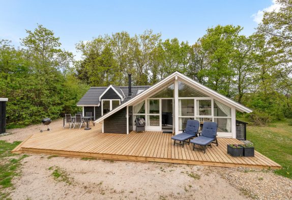 Klassisches Ferienhaus mit Kamin und Sauna in Houstrup