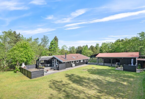 Gemütliches Ferienhaus mit Kaminofen auf schönem Naturgrundstück