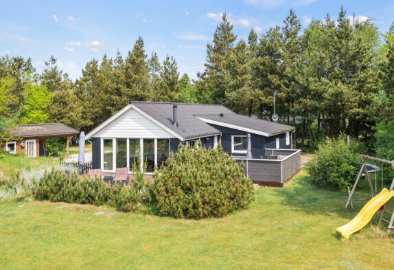 Skønt sommerhus med billard, sauna og tømmespa