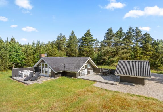 Klassisches Ferienhaus für 5 Personen mit Kamin auf tollem Naturgrundstück