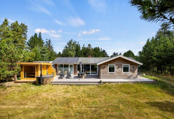 Hyggeligt feriehus med vildmarksbad