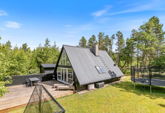 Hyggeligt sommerhus på naturgrund i Houstrup