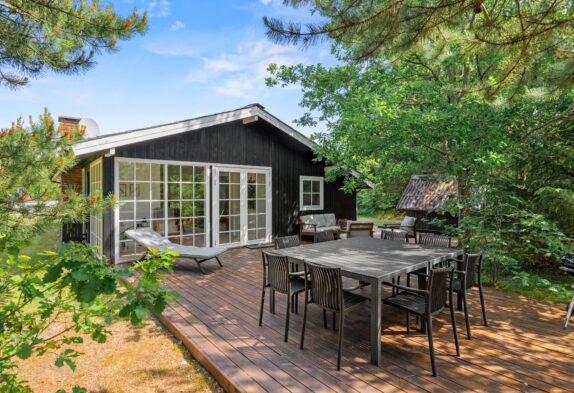 Nyrenoveret smukt og lækkert sommerhus med sauna og udestue