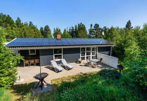 Gemütliches Sommerhaus mit Kamin, Sauna & Whirlpool in Houstrup