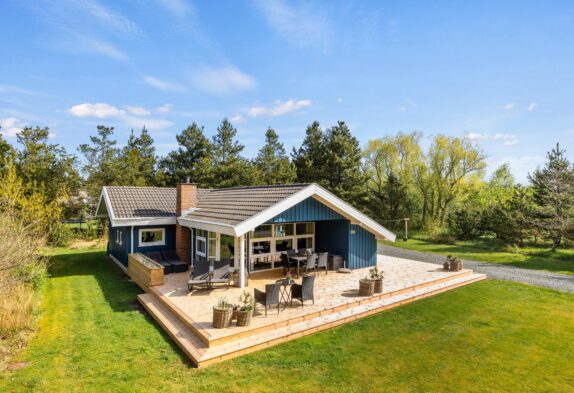 Velholdt sommerhus for enden af blind vej med sauna og spa