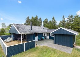 Klassisk sommerhus godt beliggende og med hund tilladt. Kat. nr.:  30293, Kirkeflod 98