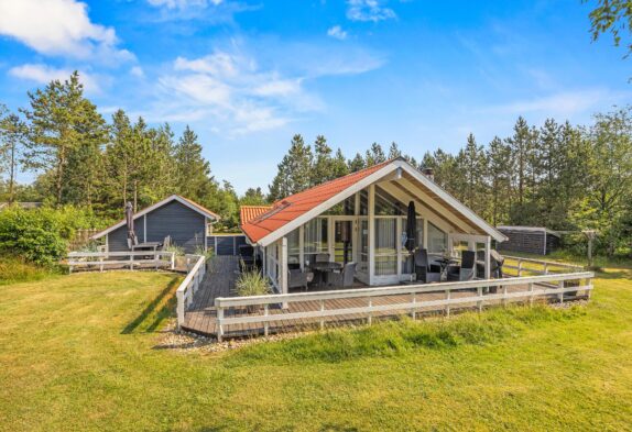 Schönes Ferienhaus mit Sauna & Spa in Houstrup