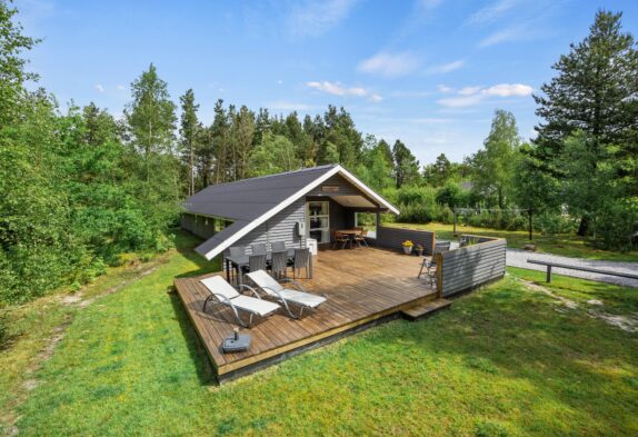 Ruhig gelegenes Ferienhaus in Houstrup – 2 Hunde