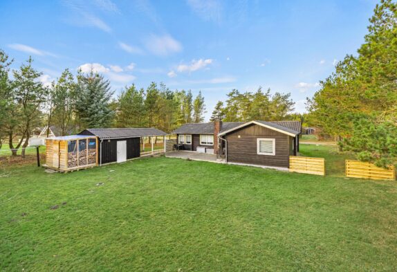 Sommerhus i Houstrup på 1380m2 stor indhegnet grund