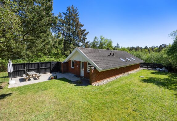 Helles Ferienhaus in Houstrup, komplett eingezäunt, 1 Hund