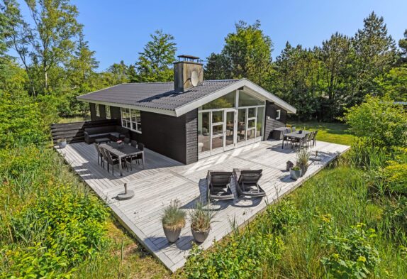 Schönes Ferienhaus umgeben von offenen Terrassen