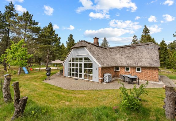 Reetgedecktes und gemütliches Ferienhaus mit Pool