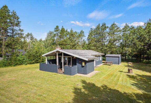 Charmerende sommerhus i naturskønne Houstrup