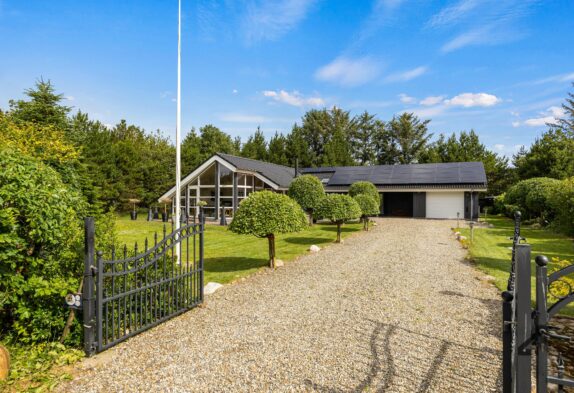 Charmerende sommerhus med vildmarksbad