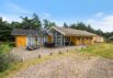 Lyst sommerhus med sauna, spabad og dejlig terrasse (billede 1)