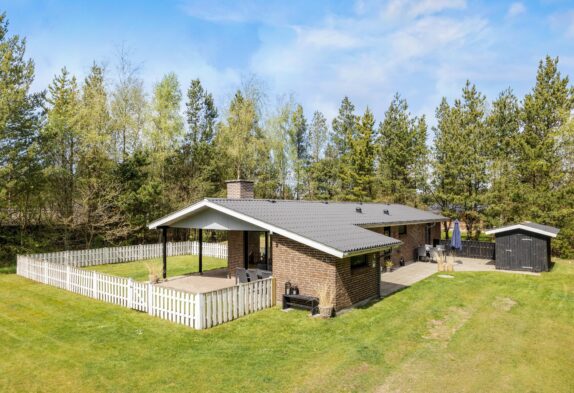 Gemütliches Ferienhaus mit Sauna auf grossem Naturgrundstück