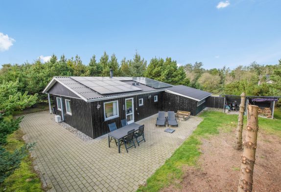 Gemütliches Holzhaus mit überdachter Terrasse