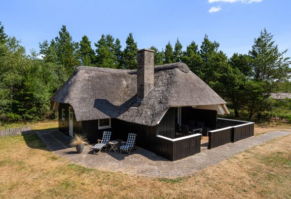 Hyggeligt sommerhus med brændeovn til 5 personer i Houstrup