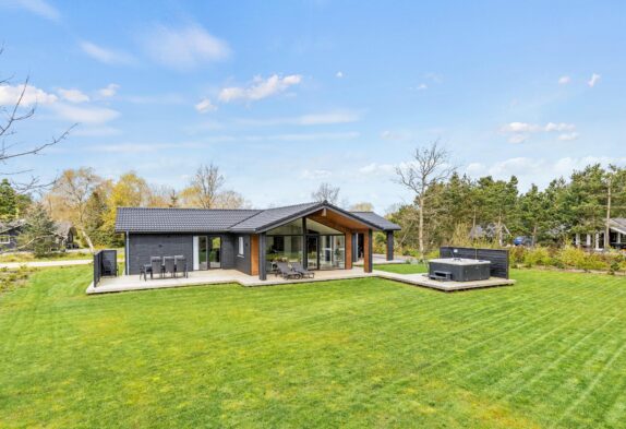 Luxusferienhaus mit Außenwhirlpool und Außensauna