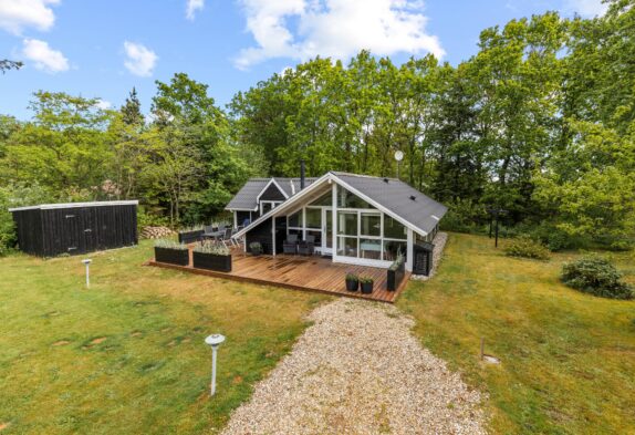 Klassisches Ferienhaus mit Kamin und Sauna in Houstrup