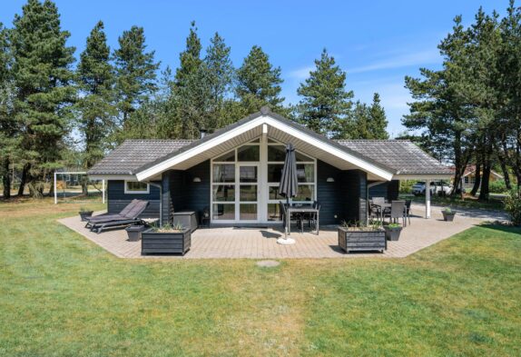 Lyst ikke-ryger hus med sauna og spabad