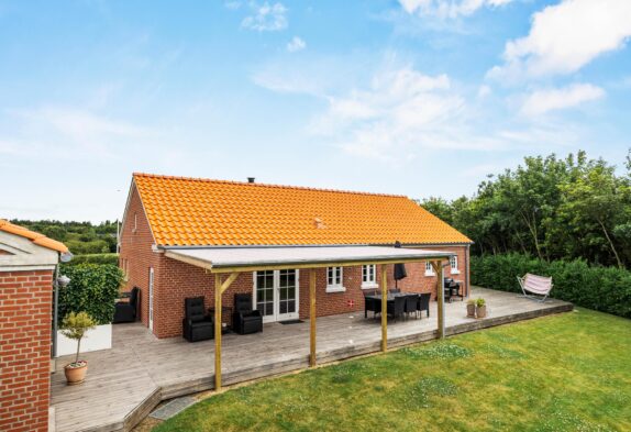 Lyst og hyggeligt feriehus med spa og sauna i Bork