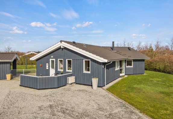 Dejligt sommerhus i Bork Havn med spa og sauna