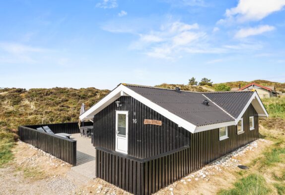 Afslapning og hygge i sommerhus med sauna i Henne Strand