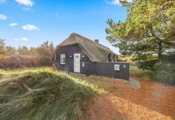 Charmerende sommerhus med sauna i Henne Strand