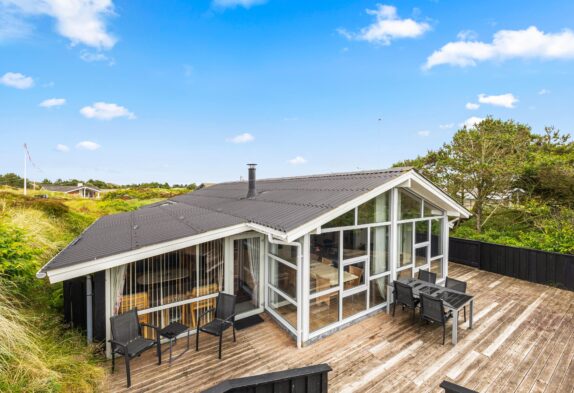 Sommerhus i skøn natur ved Henne Strand