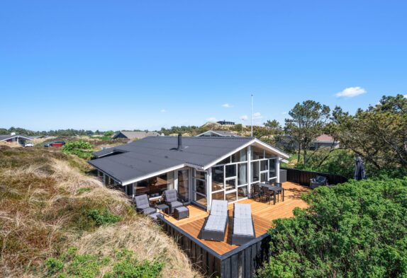 Ruhiges Ferienhaus mit Brennofen in Henne Strand