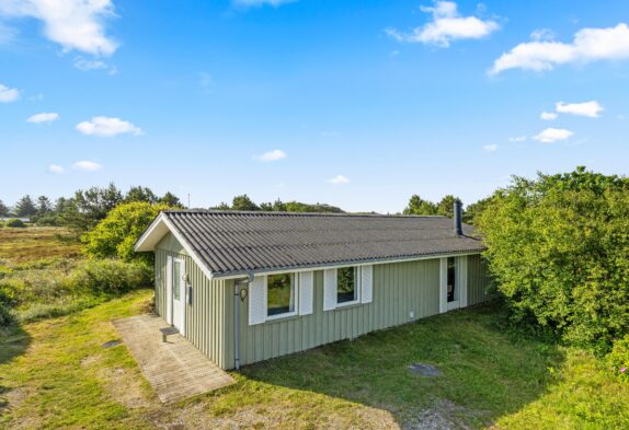 Klassisches Sommerhaus mit Sauna und geschlossener Terrasse