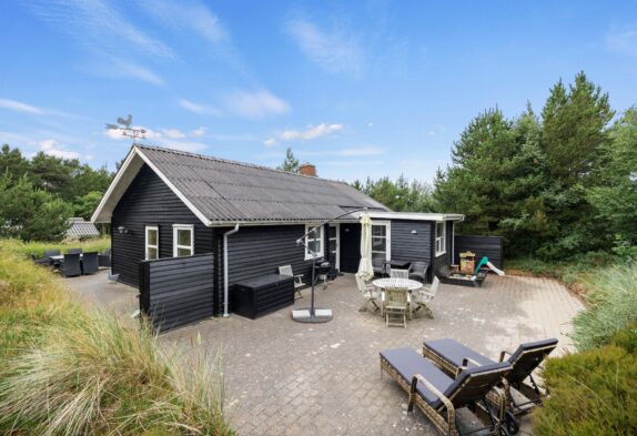 Hyggeligt sommerhus i Henne Strand