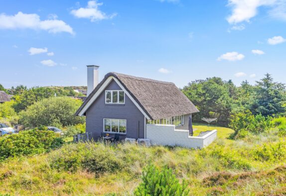 Dejligt to-plans sommerhus i fantastisk natur