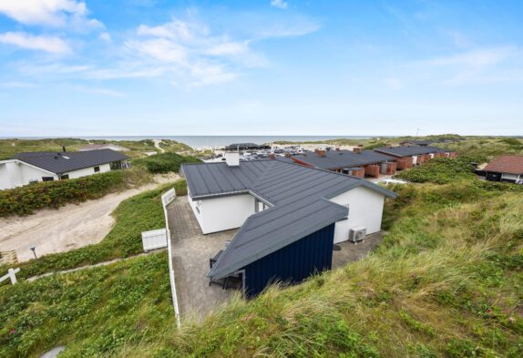 Lyst sommerhus med havudsigt i Henne
