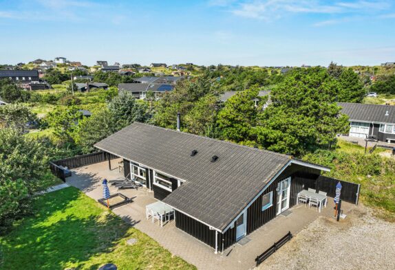 Strandnahes Sommerhaus – mit Innen und Außen Sauna