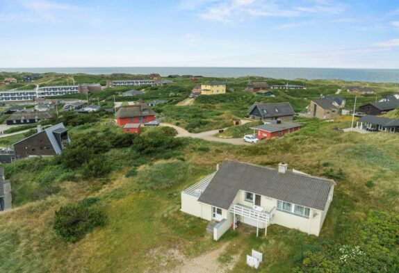 Strandnah gelegenes Ferienhaus mit Meerblick in Henne Strand