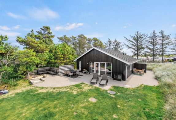 Firestjernet sommerhus med spa og sauna