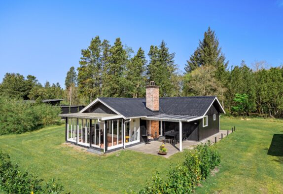 Sommerhus med udestue i Henneby