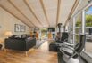 Indbydende sommerhus med vildmarksbad og trampolin (billede 2)