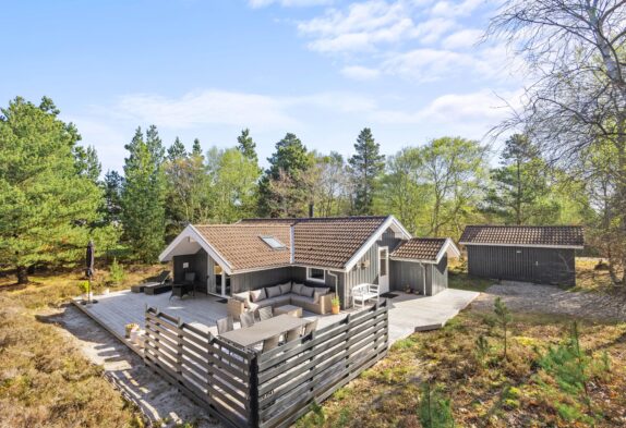 Einladendes Ferienhaus mit Sauna auf idyllischem Waldgrundstück