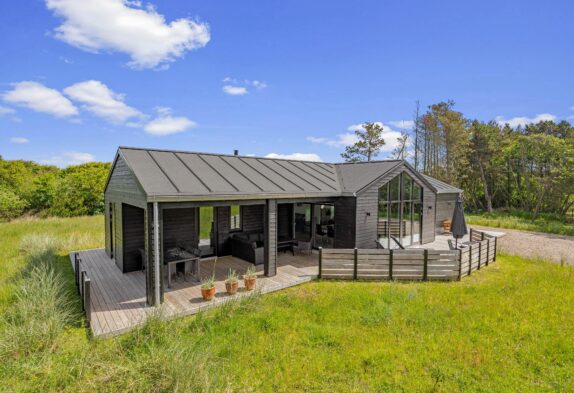 Lækkert moderne sommerhus med spa og sauna nær Vejers Strand