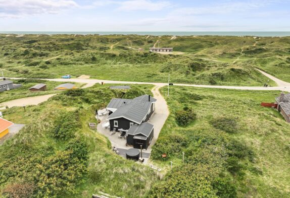 Ferienhaus mit Whirlpool in ruhiger Umgebung und erster Dünenreihe