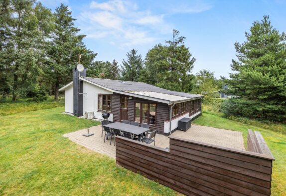 Gemütliches Ferienhaus mit Wintergarten in Vejers Strand