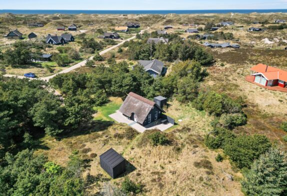 Lyst og venligt sommerhus med dejlig strandnær beliggenhed